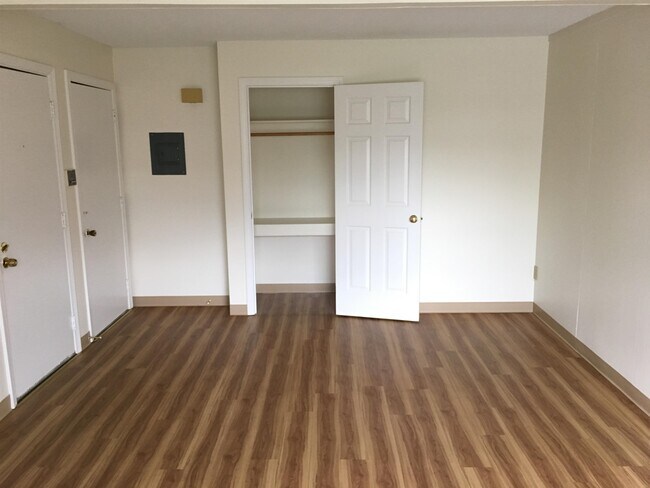 Building Photo - 3861 Brown Ave