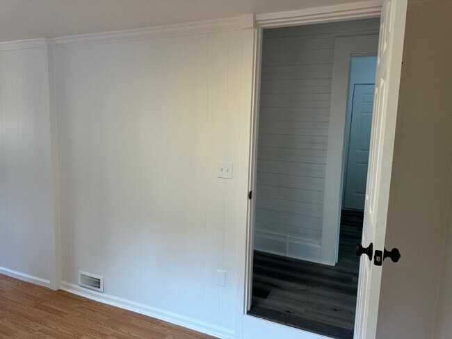 Building Photo - Updated 3 bedroom 2 bathroom duplex in his...