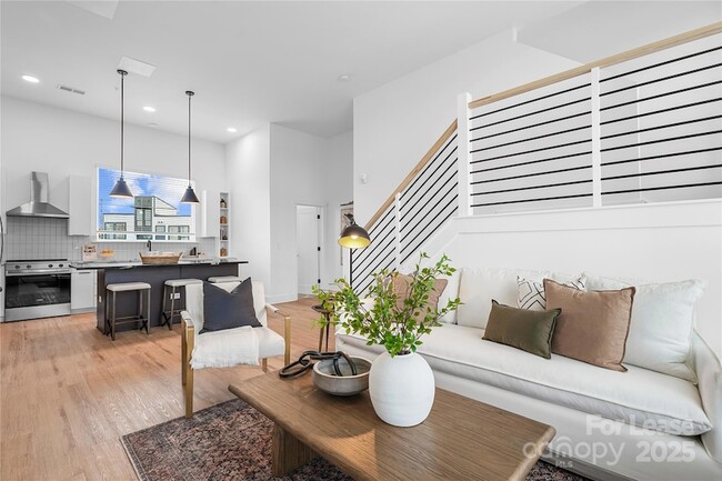 Building Photo - 411 Charles Ave