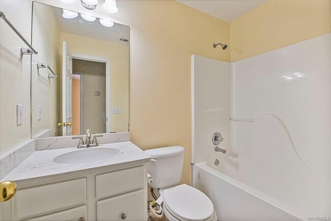 Building Photo - 3830 Claiborne Cir