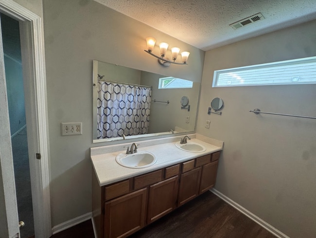 Building Photo - 778 Kingston Cir