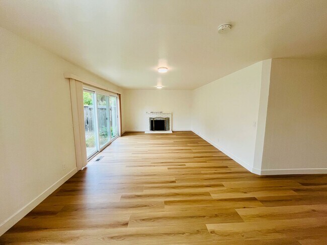Building Photo - 10344 Vista Dr