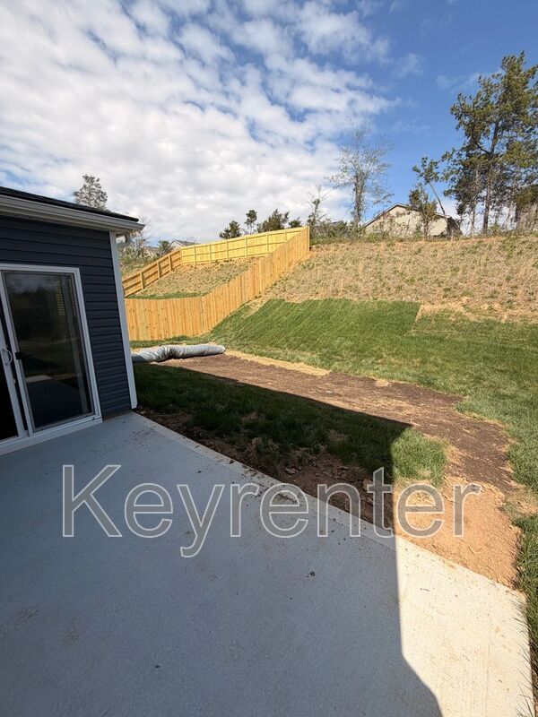 Building Photo - 7033 Randleman Dr