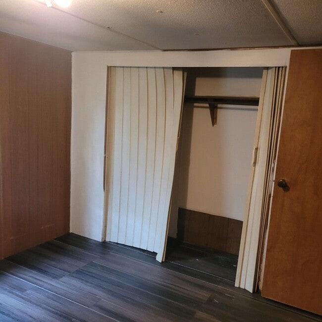 Building Photo - 2 BD 1 BA Mobile in Quiet Park Available M...