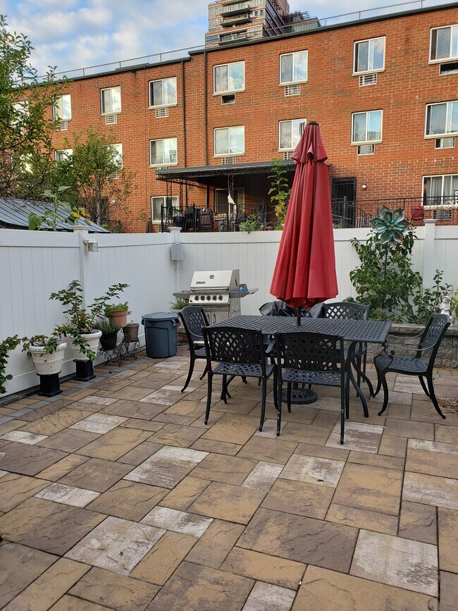 Building Photo - 15 E 117th St