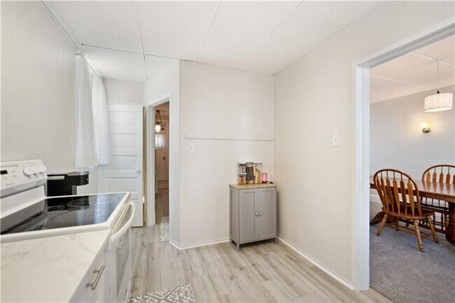 Building Photo - Breathtaking City Views – 3 Bedroom Home Minutes from Downtown!