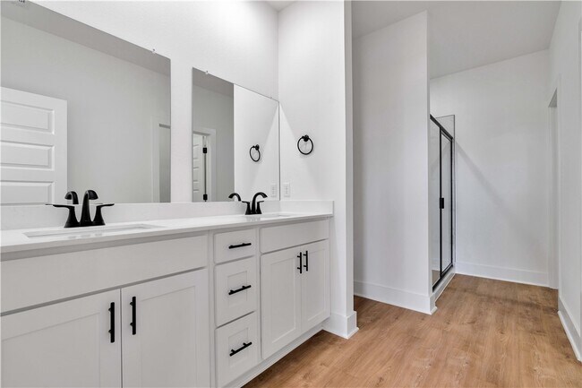 Building Photo - 4805 W Sturgeon St