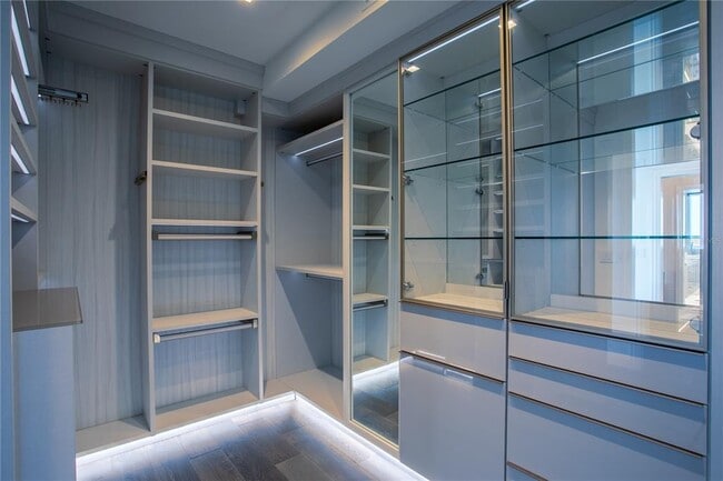 Building Photo - 450 Knights Run Ave