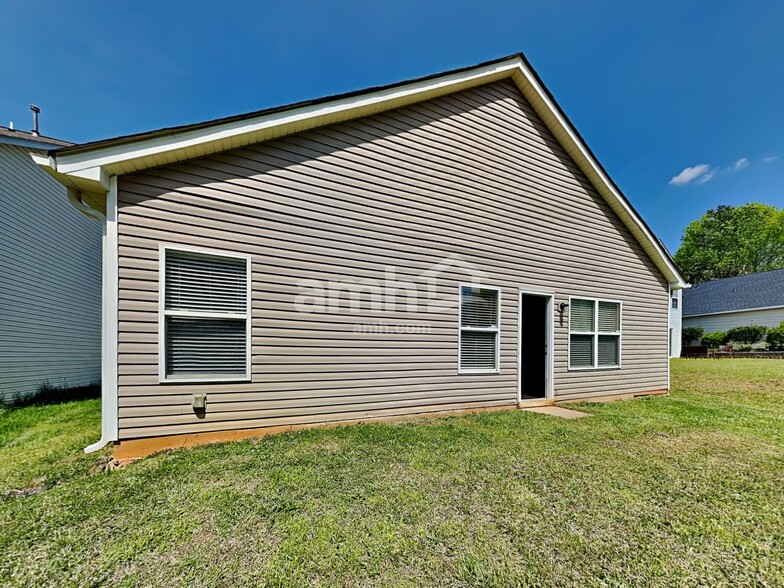 Building Photo - 7423 Mary Jo Helms Dr