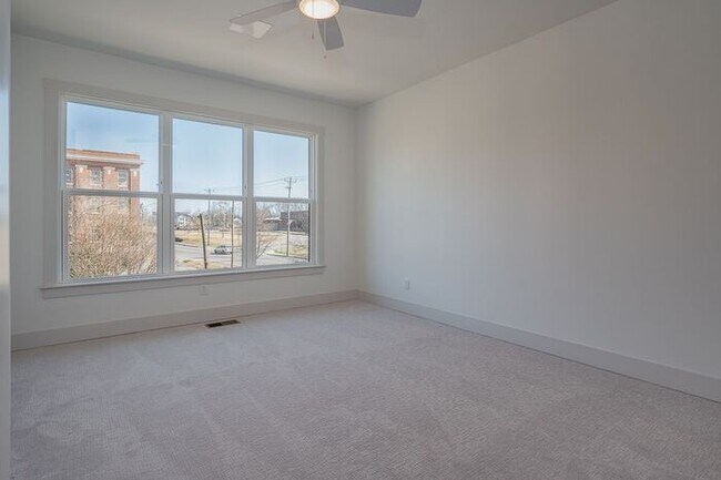 Building Photo - East Nashville Near Cleveland Park