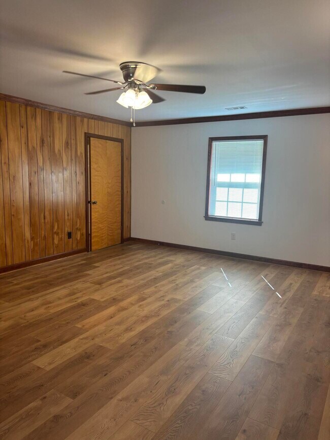 Building Photo - 855 Whatley St