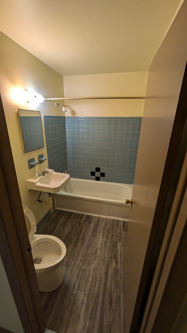 Building Photo - 750 N 34th St