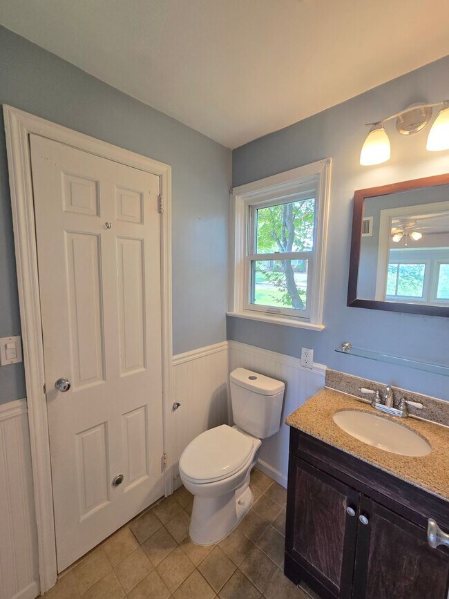 Building Photo - Amazing views overlooking the Raritan River! Commuter delight! Single family home with 2-bedroom,...