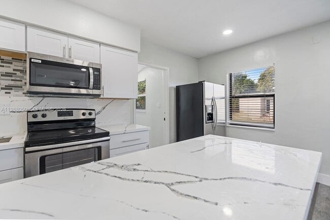 Building Photo - 15900 NW 18th Ave