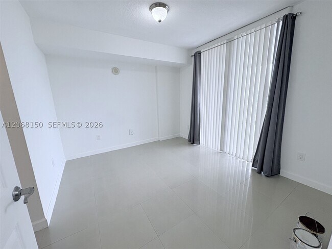 Building Photo - 2600 SW 27th St
