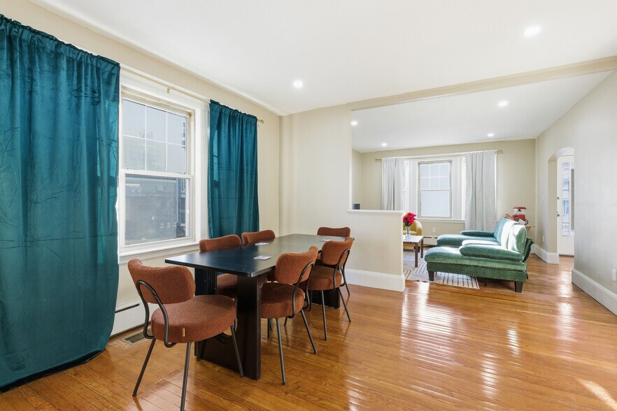 Building Photo - 706 Metropolitan Ave