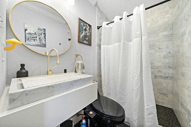 Building Photo - 609 Sealy Ave