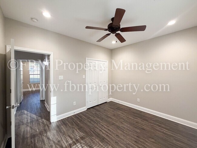 Building Photo - Hidden Creek Apartments, Unit C - 2 Bedroom, 1 Bathroom Beautiful Apartment Home in Ennis, TX! $5...