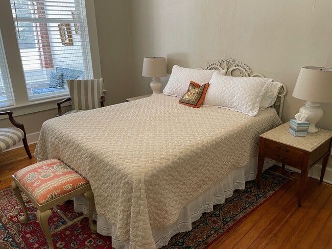 Comfortable queen mattress - 1133 S Grand St