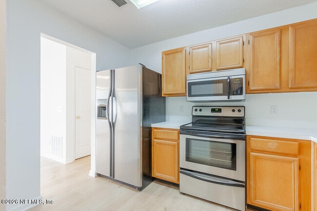 Building Photo - 563 Staffordshire Dr E