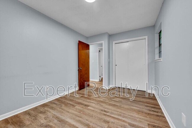 Building Photo - 1256 15th St SW