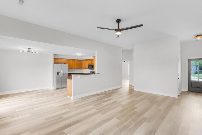 Building Photo - 1704 Ballentine Ln