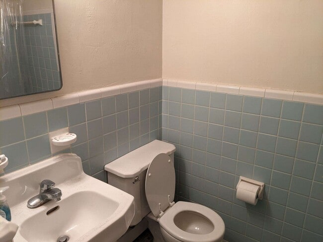 Building Photo - 1025 Arbordale St