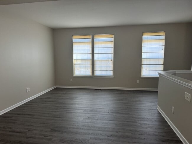 Building Photo - Liberty Crossing