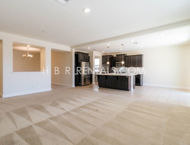 Building Photo - Spacious Elegance: 4-Bedroom with 3.5 Baths in Manteca