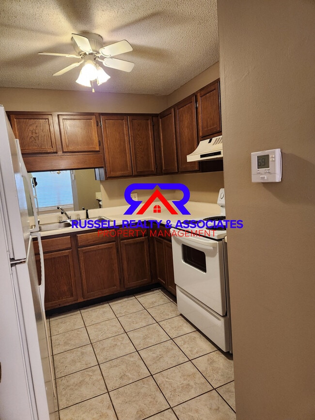 Building Photo - 3333 Chase Ln