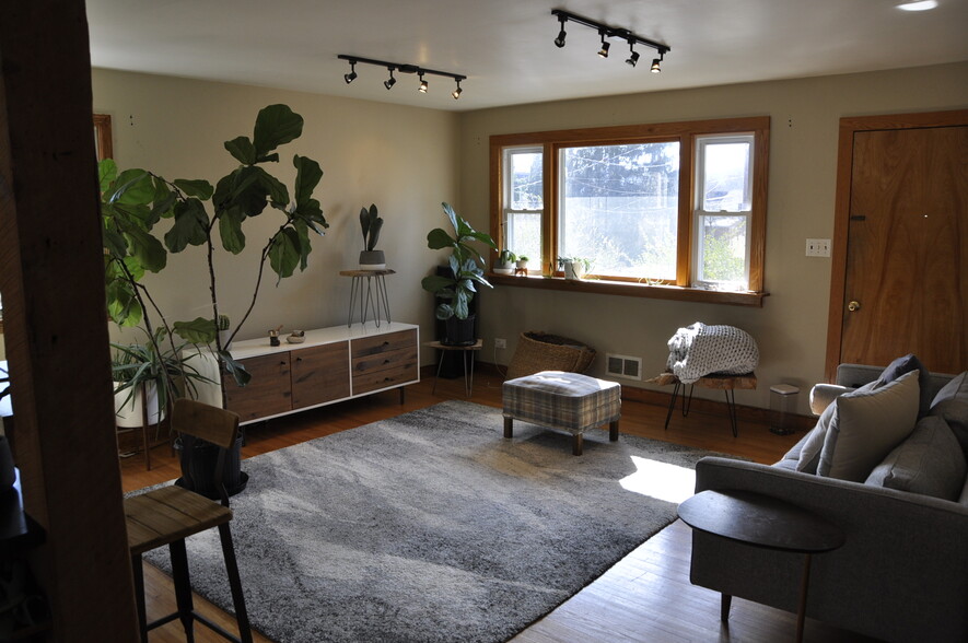 Living room - 2414 Sunset Rd