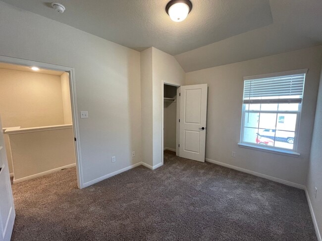 Building Photo - 10214 Lynwood Vlg