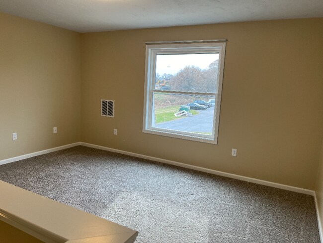 Building Photo - 164 Logan Rd