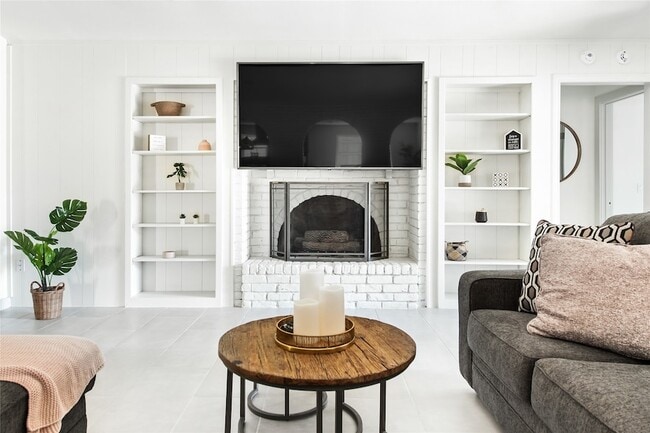 Building Photo - 2212 Parkhaven Dr