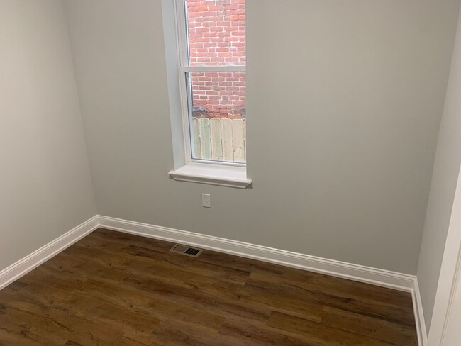 Building Photo - 1828 W Venango St