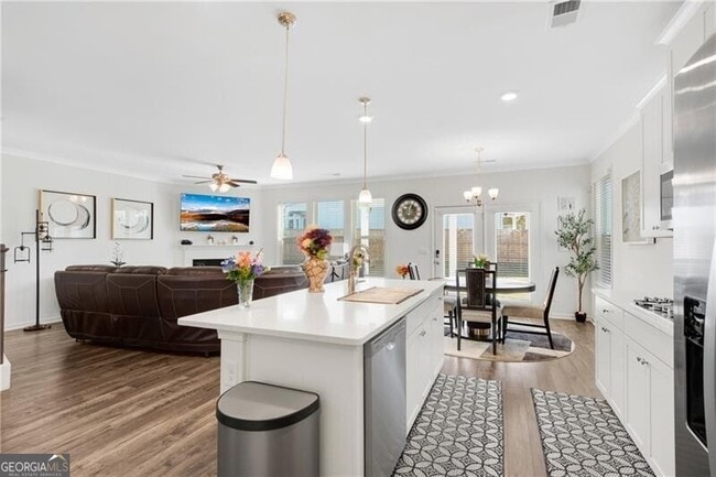 Building Photo - 1127 Trident Maple Chase