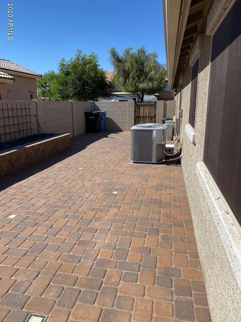 Building Photo - 2039 E Saddlebrook Rd