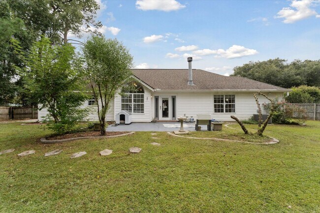 Building Photo - MOVE-IN READY! (Pet Friendly)