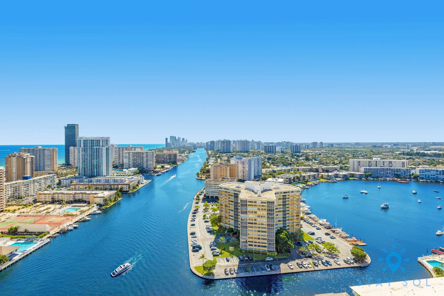 Building Photo - 2602 E Hallandale Beach Blvd