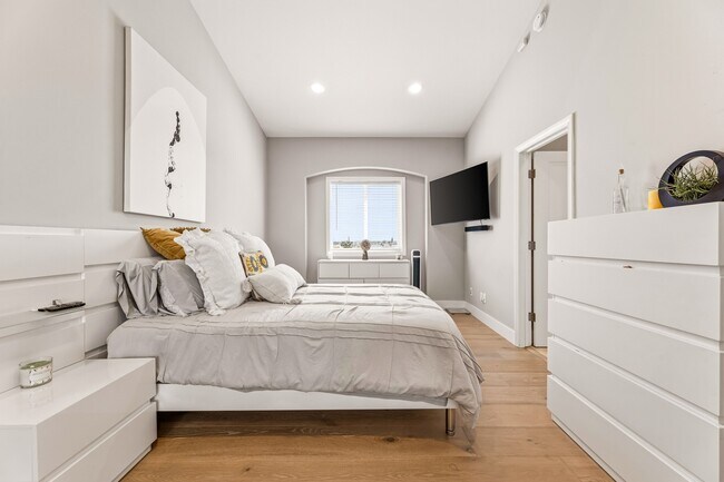 Building Photo - 1832 11th St