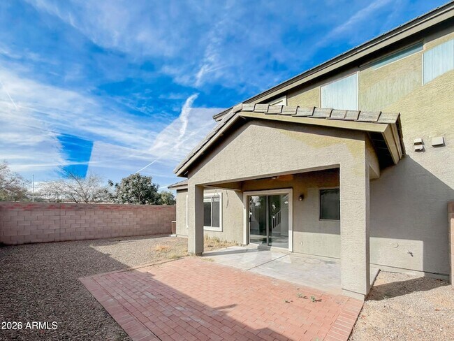 Building Photo - 1009 E Iris Dr