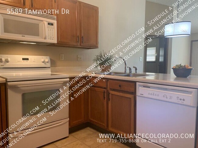 Building Photo - 5589 Tamworth Dr