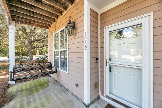 Building Photo - Whitney Lakes End Unit Townhome on Johns Island
