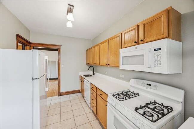 Building Photo - 5902 W Midway Park