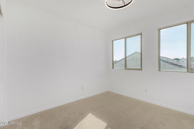 Building Photo - 15138 W Hadley St