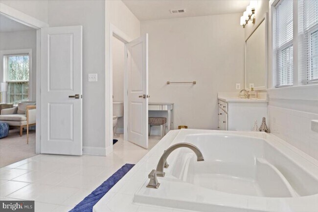 Building Photo - 13903 Hebron Ln