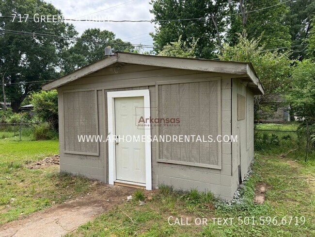 Building Photo - 717 Greenlea Dr