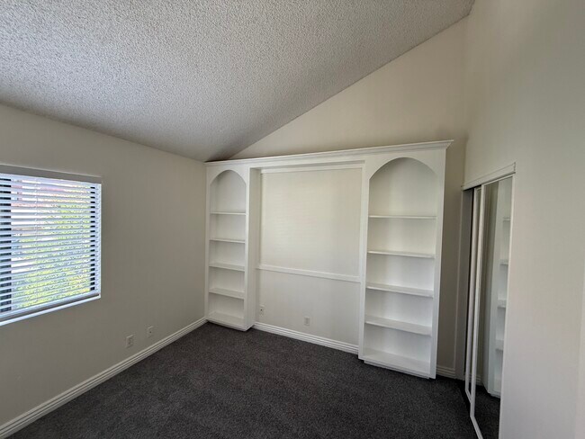 Building Photo - 28015 Sarabande Ln