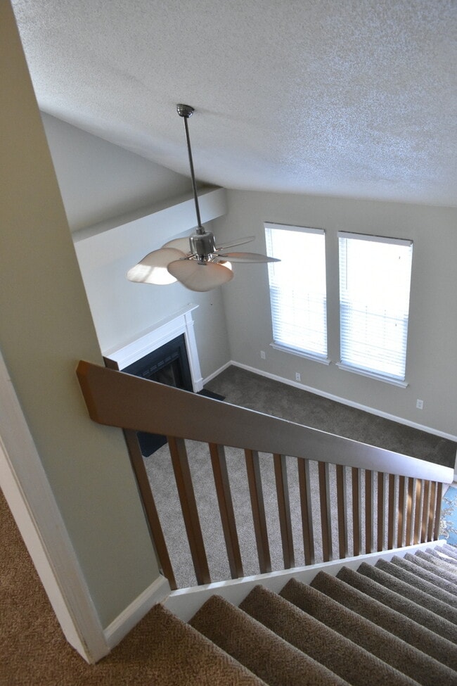 Building Photo - 2 Bedroom condo Minutes from Ft, Eustis