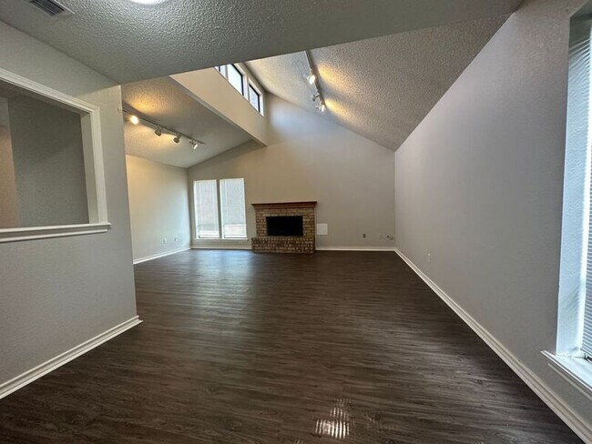 Building Photo - 309 Brookwood Dr